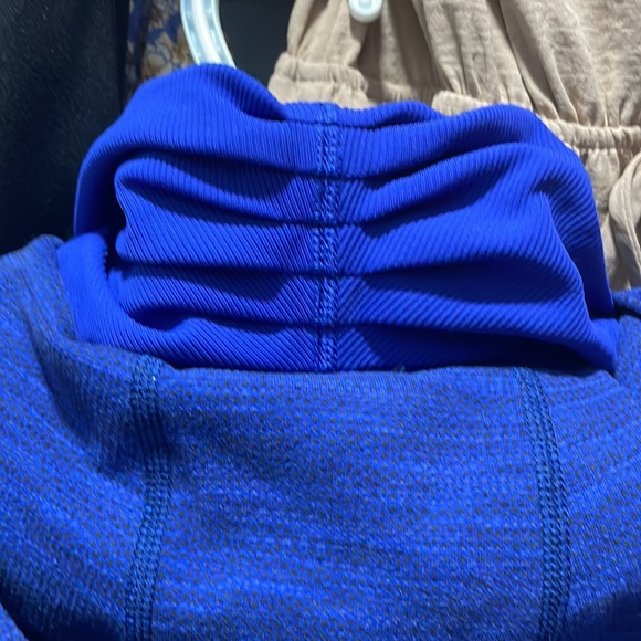 Zip up - Picture 4 of 9